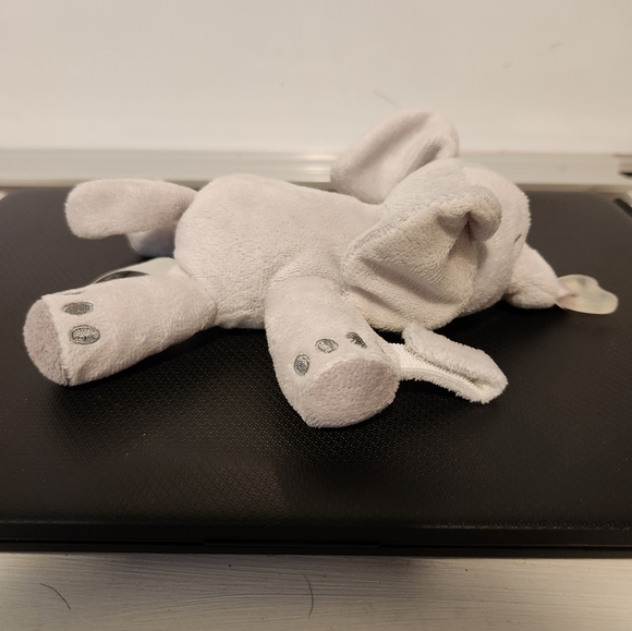 Philips Avent grey elephant pacifier holder. - Picture 4 of 6